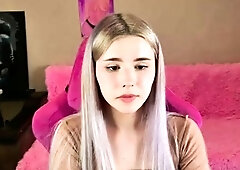 Amateur Webcam Cute Teen Plays Solo with Big