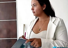 Una agente latina inmobiliaria follada durante una visita para vender su propiedad Una agente latina inmobiliaria follada durante una visita para vend