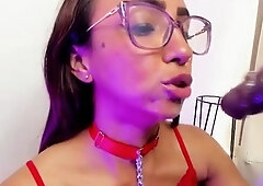 Live brunette camgirl toys masturbation orgasm on webcam