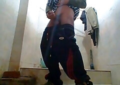 Teen Muslim Pakistani Gives a Handjob