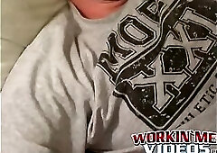 Gay amateur jerks off in his bedroom and comes on his belly