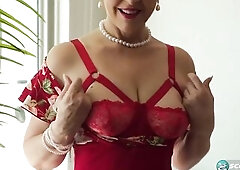58-year-old Bobbi Shay gets off and tells u how to stroke