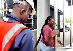 THE ELECTRIC MAINTENANCE PERSON DRILLED SILVER ANAL’S SNATCH WHILST COMING FOR HOUSEHOLD MAINTENANCE