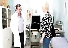 Bulky blonde mother shaggy twat doctor exam