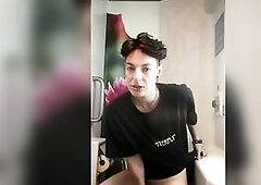 Aufm Zug Klo Sex toy gefickt und gekommen