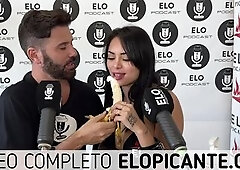 CHINA KNUTTSEN SE TRAGA LA CREMA EN EL CUARTO PICANTE