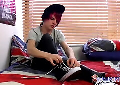 LollipopTwinks: Adorable Brit Damien Warms Up With A Steamy Solo Performance