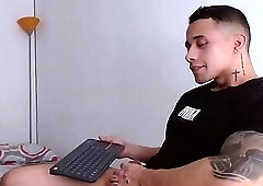 Zac_colleng07 Colombian Muscle Man Cumshow