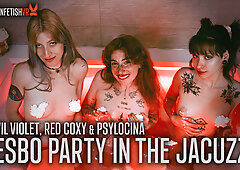 Lesbo Party In The Jacuzzi