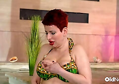 Busty MILF Lisa Pinelli In An Intimate Solo Scene