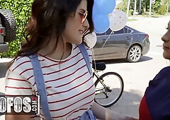 Michele James and Serena Skye ride Peter Green together in a hot threesome