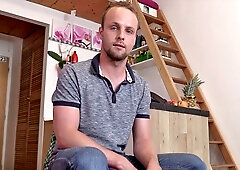 Bubble booty hottie getting fucked real deep