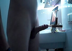 Boy Masturbates ans cum