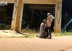 Motorcyclist observes employee urinating, comebacks and offers a fellatio