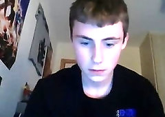 Unclipped Eurotwink shows you his gaping hole