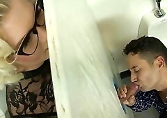 Pow glory hole sex with a shemale