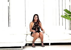 Sexy latin honey craves to try a wicked photo shooting