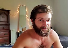 Bearded solo hottie Andre Grey jerks off on camera