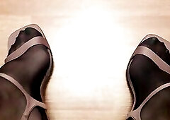 stocking,heels and painted toes with cum