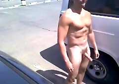 Pelado e pau duro na rua 8