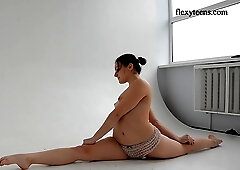 Dasha Lopuhova In Naked Gymnastics And Flexible Teen Dasha