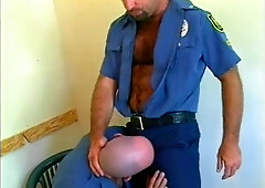 Policemen luvs to share their taut bum-crevasses