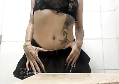 TRANS BEAUTY MORNING WOOD MASTURBATION