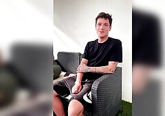 Teen gives me a blow job during the time that her boyfriend goes to some other room (dialogues in Italian)