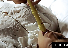 Pretty Melena A fingers her perfect beaver