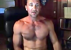 Dilf fuck himself with dildo and has a huge facial