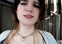 We're bringing on one more Grooby newbie to the scene. Her name is Naomi Kennedy, and this babe came all the way from England to give us this inc