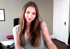 Astounding chick dirty talks with her boyfriend online