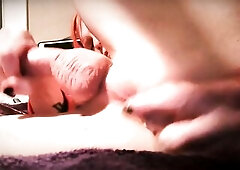 Playing with my booty untill I cum!!