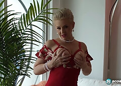 Bobbi Shay, the mature blonde MILF, shares her secrets of pleasure with you in JOI video