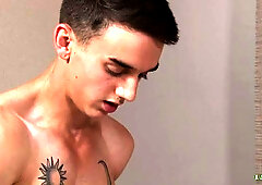 Active Duty: Gainz's Kissing and Rimming Escapades