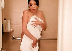 Thick sexy babe Sami Parker is taking a relaxing bath and suddenly catches you on her and looking at her sexy body. She made a deal with you so you st