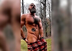 Thane Rivers enjoys wanking his large jock outside