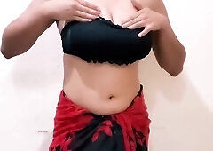 Seductive Girl In A Saree Undressing & Showing Her Big Boobs And Perfect Body