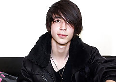 Inexperienced Bi Boy Tommy Strokes It - Tommy May Jerks