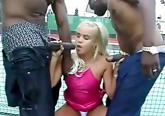 This is how you play tennis with a Czech blonde