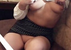 Girl flashed boobs and pussy in a cafe