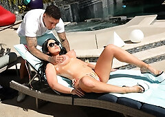 Voluptuous Jennifer White enjoys the couch for insane sex