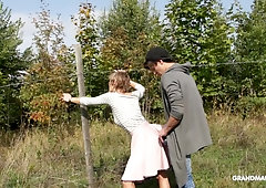 Young dude fucks nextdoor granny in the garden in broad daylight