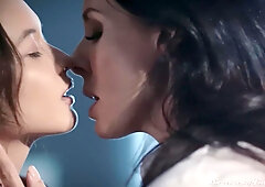 Reagan Foxx and Alex De La Flor get frisky in steamy tribbing scene 1