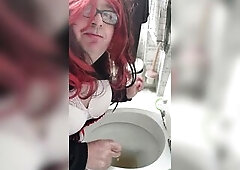 CROSSDRESSER SCREAMS AS PIDDLE SPLASHES ON NOODLES