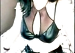 Saturday night handjob fun with crossdresser Juniperberi29