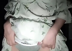 일녀 CK 입고 젖가슴 보여주기