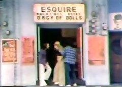 Hot brunette classic bimbo blowing dick on closeup scene