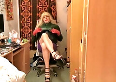 I, AlexaLatex, give a wild show with cum swallowing and steamy dirty talk