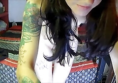 Solo show with Gatitahot-Sil featuring her small tits